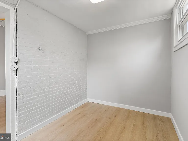 4947 Catharine St — Photo 15