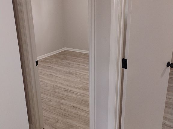 3rd image of 1258 Centre Pkwy