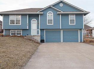 615 Wells Ter, Odessa, MO 64076