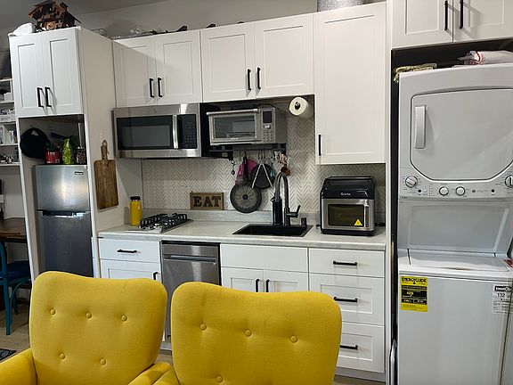 4th image of 645 Hurlingame Ave #1