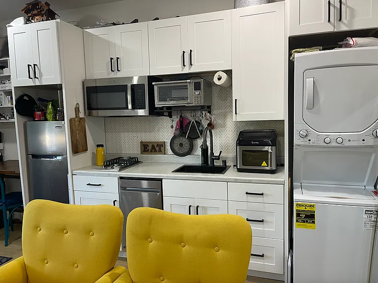 645 Hurlingame Ave #1 — Photo 4