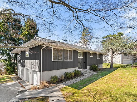 3rd image of 7 Dogwood Lane