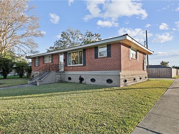 2nd image of 2320 Roosevelt Blvd