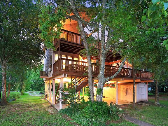 3102 Bryant Ln - Your waterfront retreat!!! Perfect as a weekend get-away home, retirement, or prima