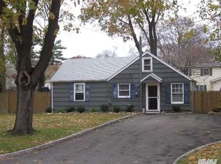 21 Collins Ave, Kings Park, NY 11754