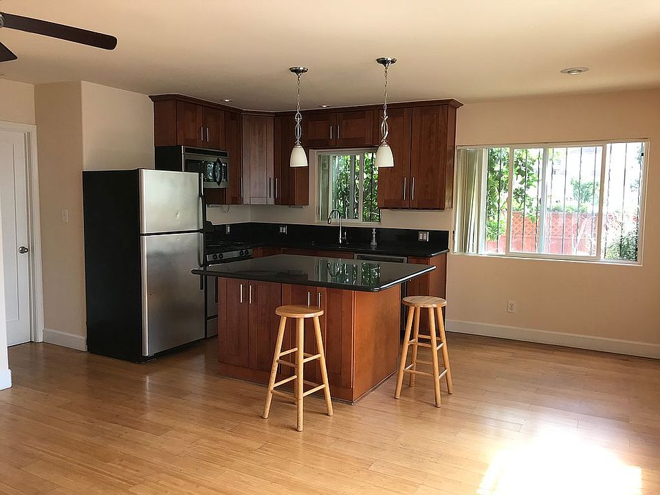 1st image of 1010 N Wilton Pl APT 1