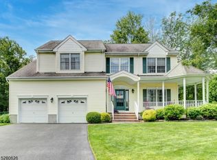 6 Melville Ct, Ledgewood, NJ 07852
