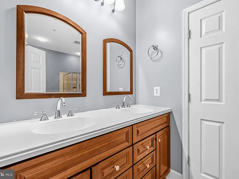 2392 Brookmoor Ln — Photo 11