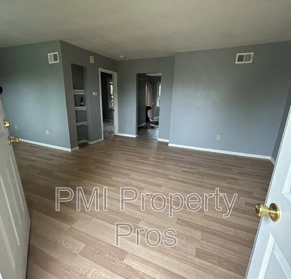 6712 W Villard Ave — Photo 7