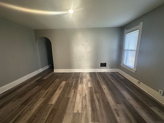 4th image of 435 E Broadway St #4