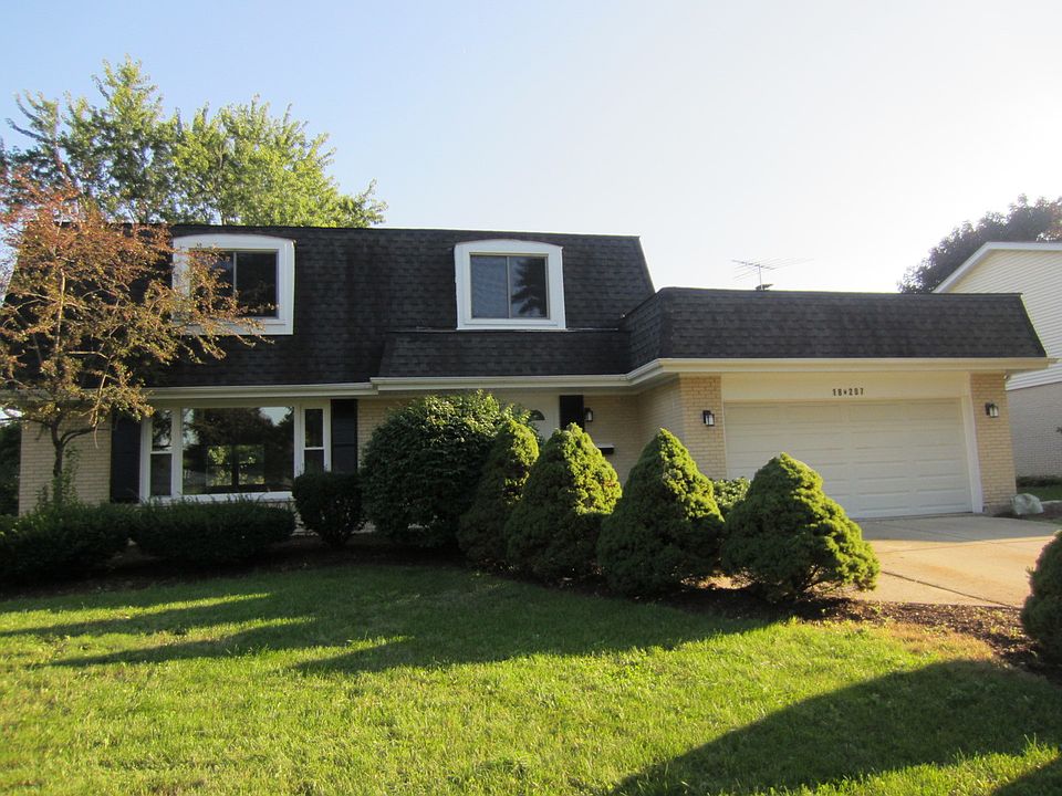 1st image of 18W207 Claremont Dr