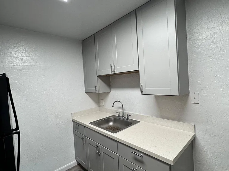165 4th St #1 — Photo 9