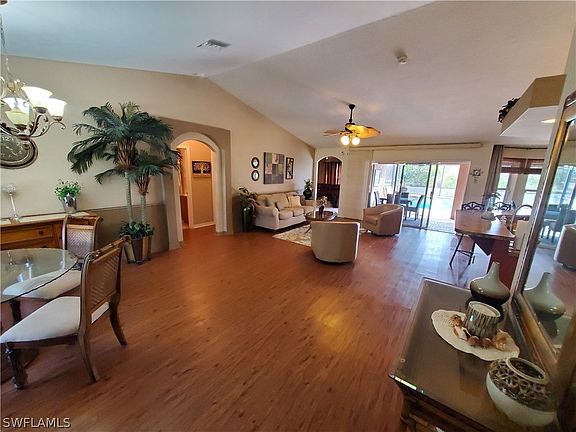 4th image of 2109 NE 9th Place Cpe