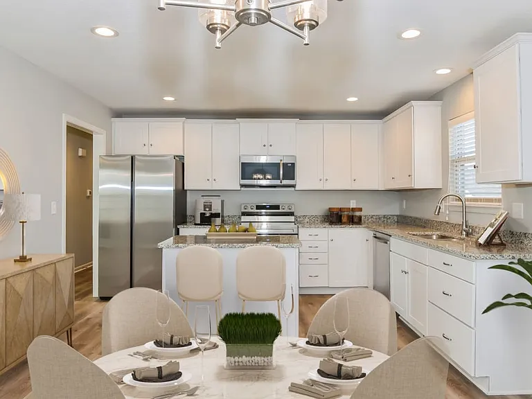 Elm Grove Luxury Rental Homes — Photo 39