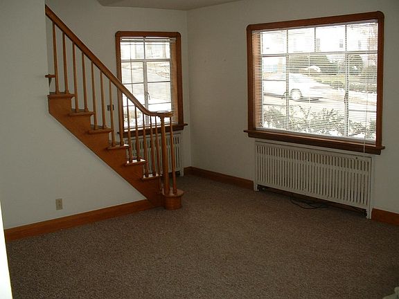 3rd image of 117 Moorhead St