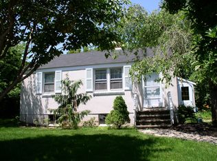 35 Merrill Rd, Clinton, CT 06413