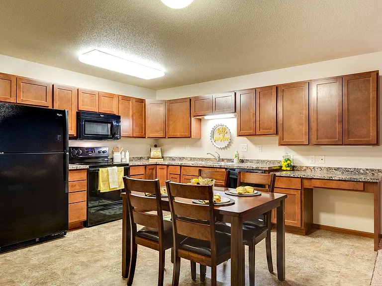 Southport Heights Apartments — Photo 8
