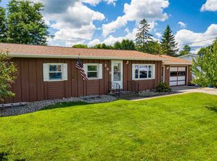 209 Lakeshore Dr, Hortonville, WI 54944