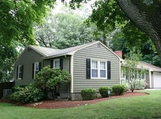 8 Roundy Rd, Lynnfield, MA 01940