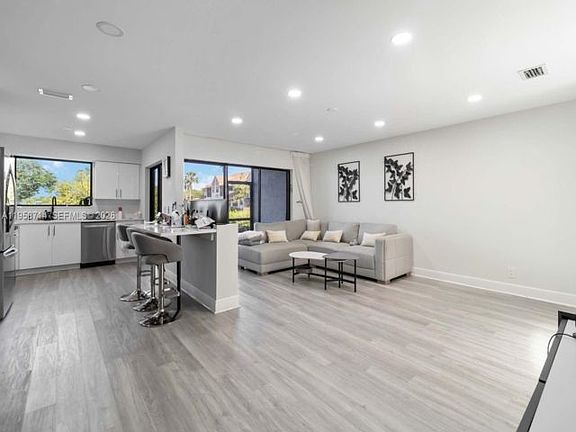 4th image of 1705-3475 Emerald Oaks Dr #1705