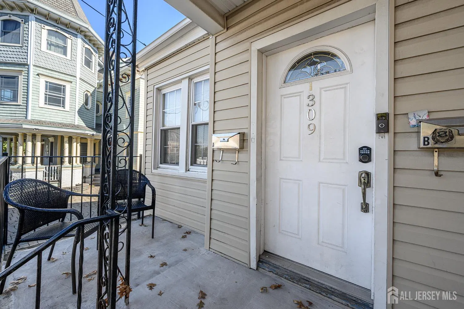 2 bed, 1.0 bath, 1981 sqft, $2,800 — Photo 3