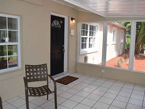 3rd image of 602 Lemon Ave