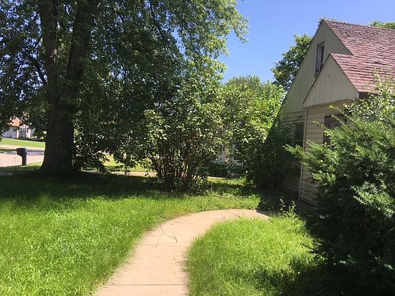 3rd image of 511 Woodmoor Dr