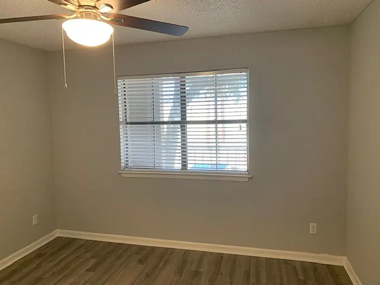 Madeira Apartments at Live Oak — Photo 27