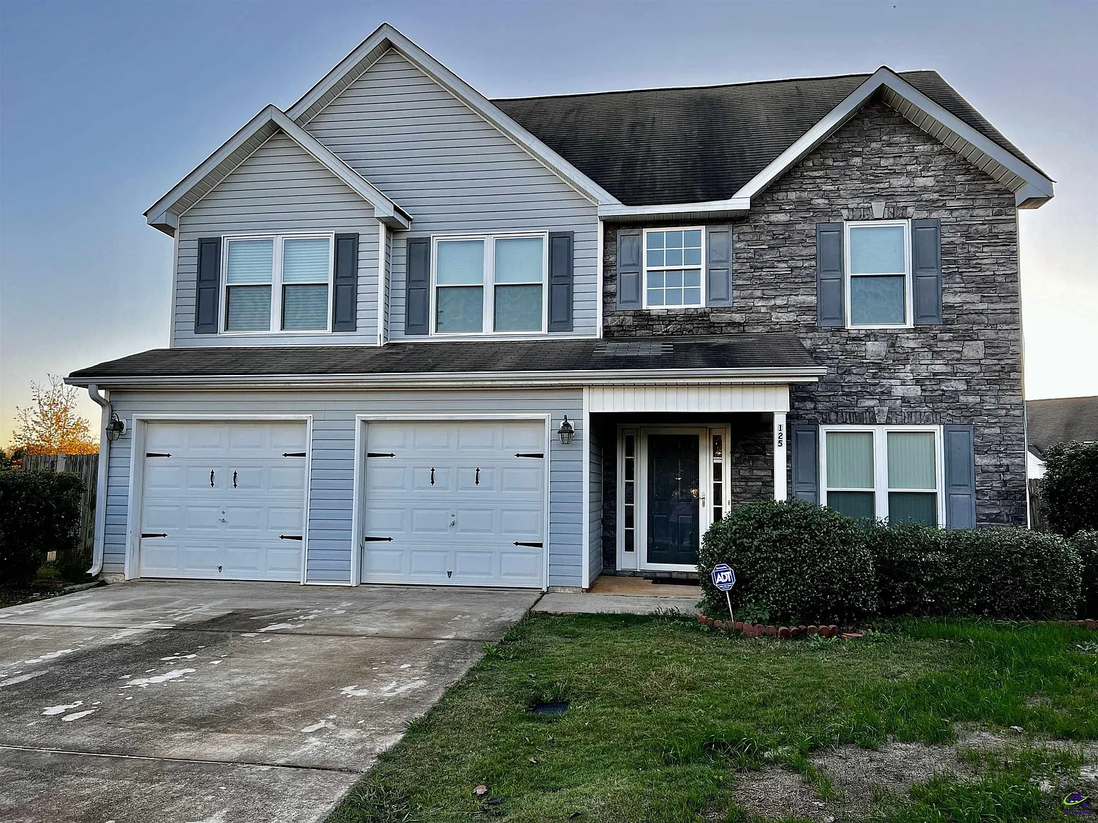 4 bed, 2.5 bath, 1991 sqft, $1,950 — Photo 3