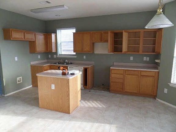 4th image of 1835 Windsor Dr