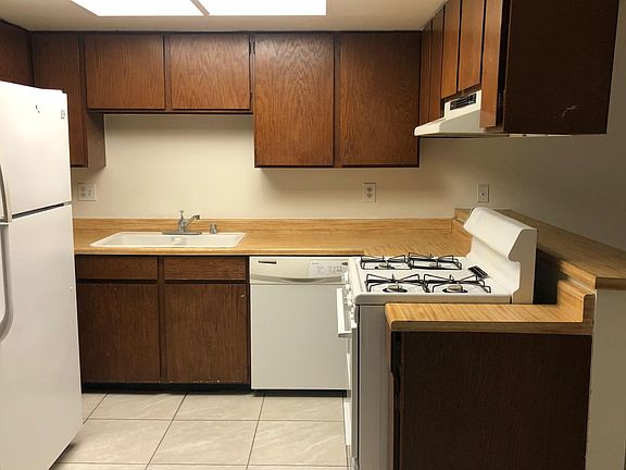 3rd image of 1480 Tamareno Cir #D