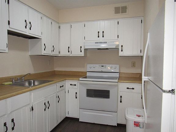 2nd image of 411 Woodcreek Dr #1