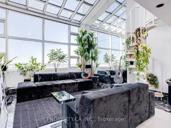 401 Queens Quay W #707, Toronto, ON M5V 2Y2