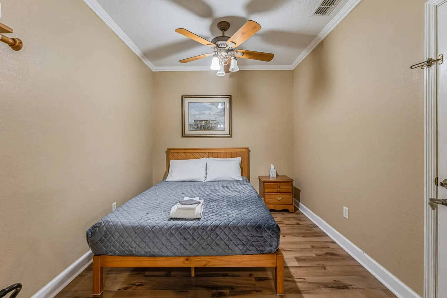 4 bed, 1.0 bath, $3,169 — Photo 2