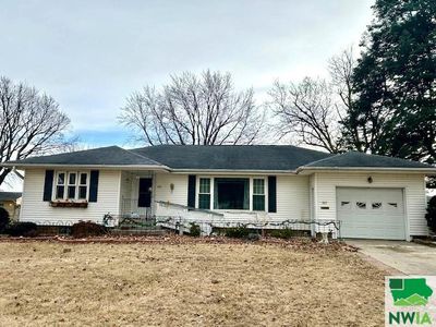 105 3rd Ave SW, Pocahontas, IA, 50574