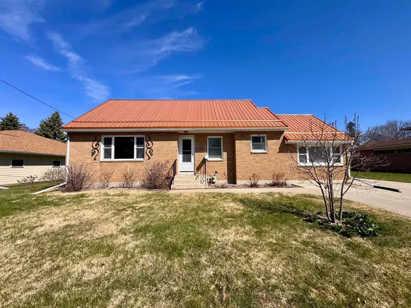 216 1st Ave SE, Waukon, IA 52172