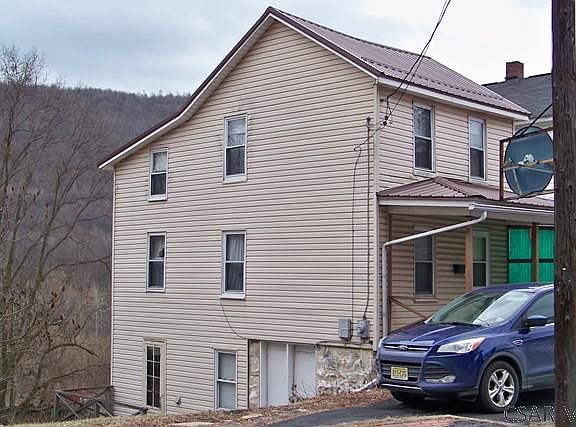 2nd image of 626 Lake St