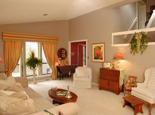 1 Sprucewood Ln, Avon, CT 06001