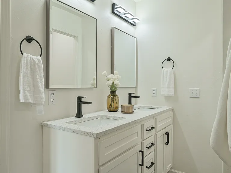 4330 Granger Ave — Photo 32
