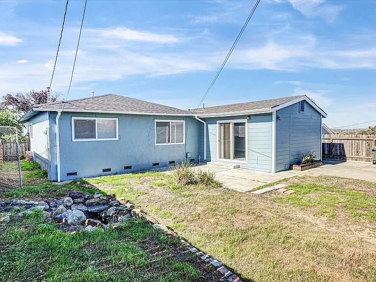 451 Wilshire Ave — Photo 31