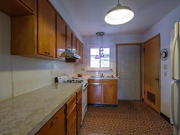 4th image of 3696 Dorothy Dr