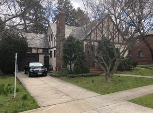 2611 212th St, Bayside, NY 11360