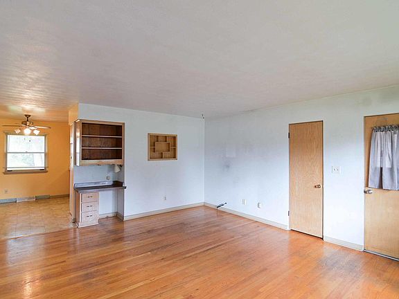 3rd image of 610 Kirkwood Ave