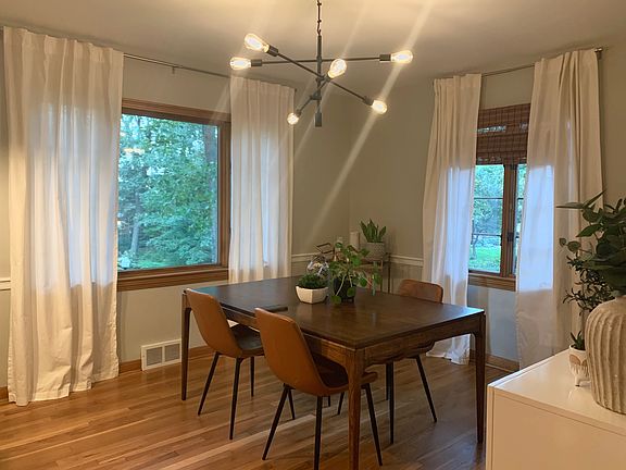 3rd image of 564 Woodside Dr