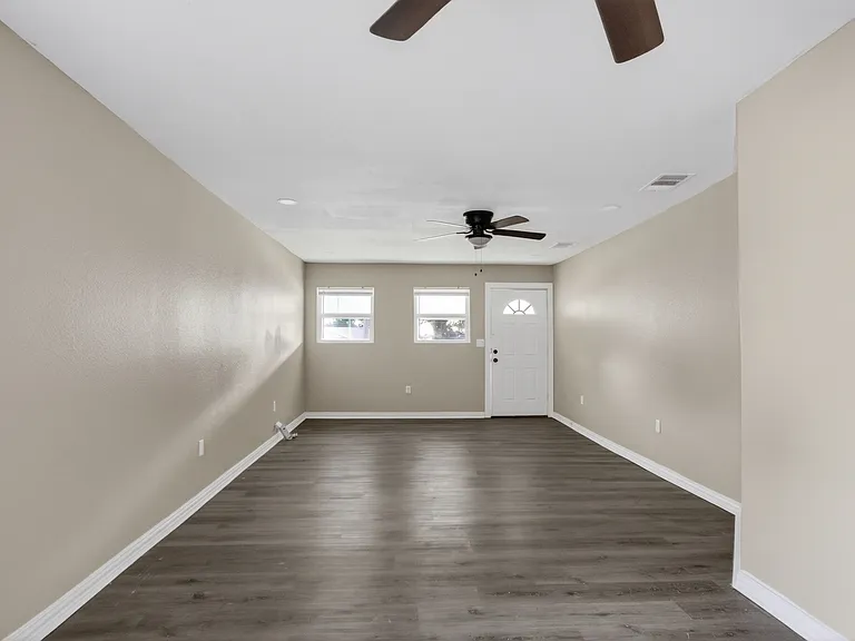 2520 N Hickory St — Photo 9