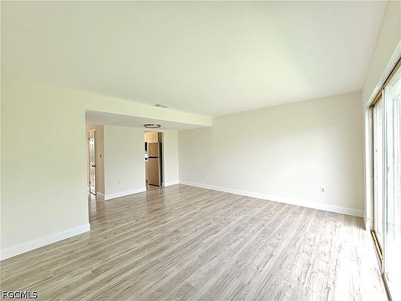 5th image of 864 Courtington Ln #12