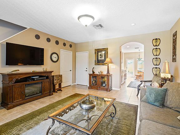 4th image of 1920 SE Korona Dr