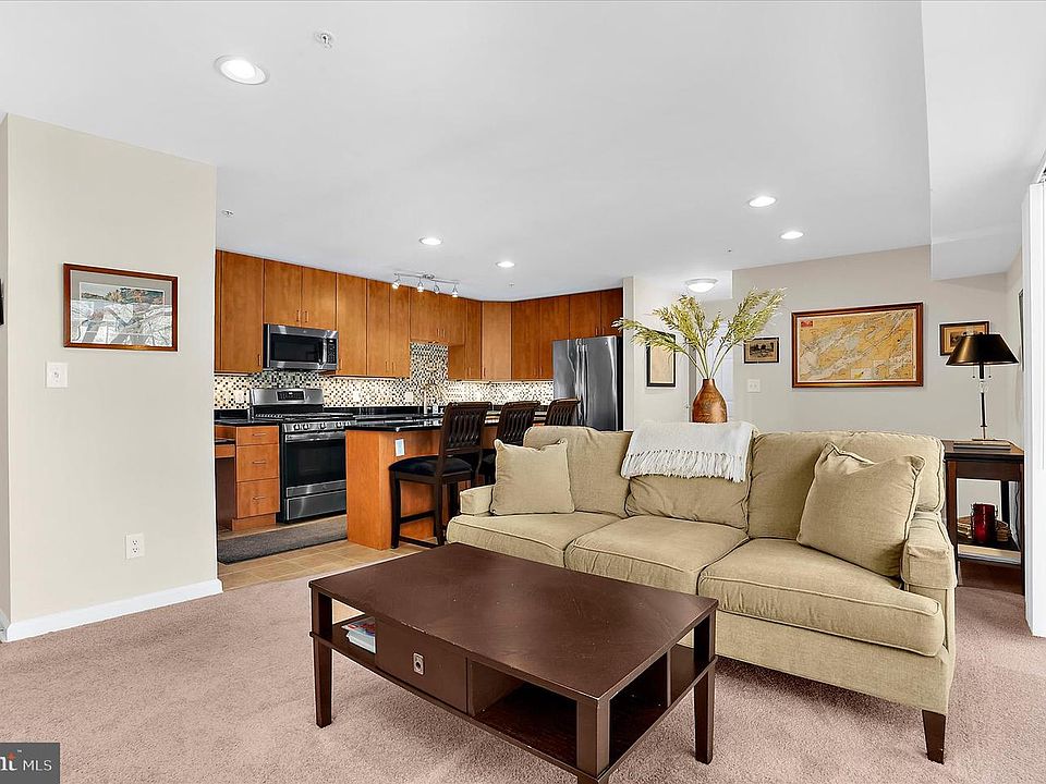 1st image of 1113 Primrose Ct APT 204