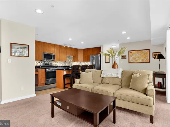 1113 Primrose Ct APT 204, Annapolis, MD 21403