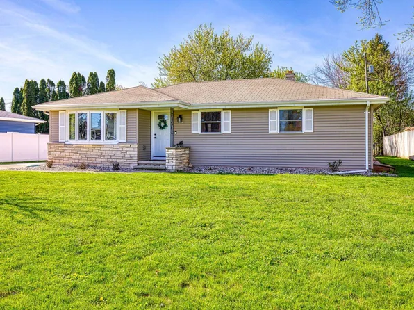 1042 Shannon St, Neenah, WI 54956